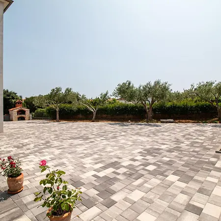 Lamanova Apartament *