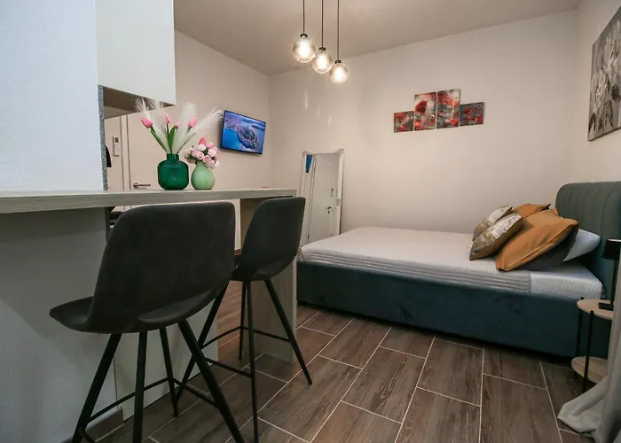 Lamanova * Ρόβινι