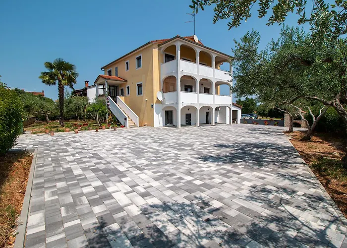 Lamanova Ρόβινι