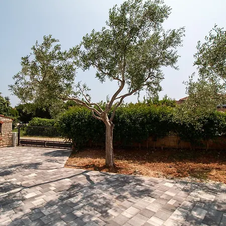 Lamanova アパート ロヴィニ